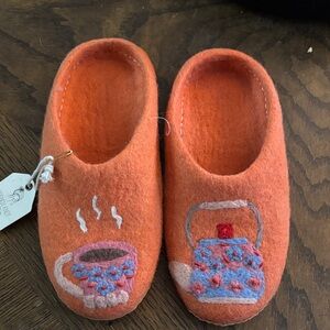 French Knot 100% Felted Wool Hand Made embroidered Tea time Slippers Teapot